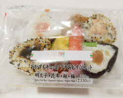 おかずもギュッと！プチおむすびセット(330円)