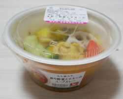 彩り野菜とチキンのスープカレー(399円)