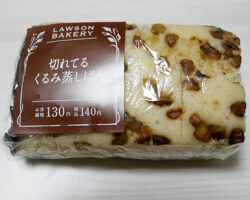 切れてるくるみ蒸しぱん(140円)