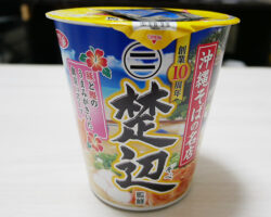 沖縄そばの名店 楚辺[そべ](216円)