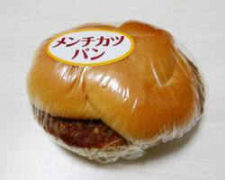 メンチカツパン(120円)