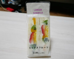 ミックスフルーツサンド(320円)