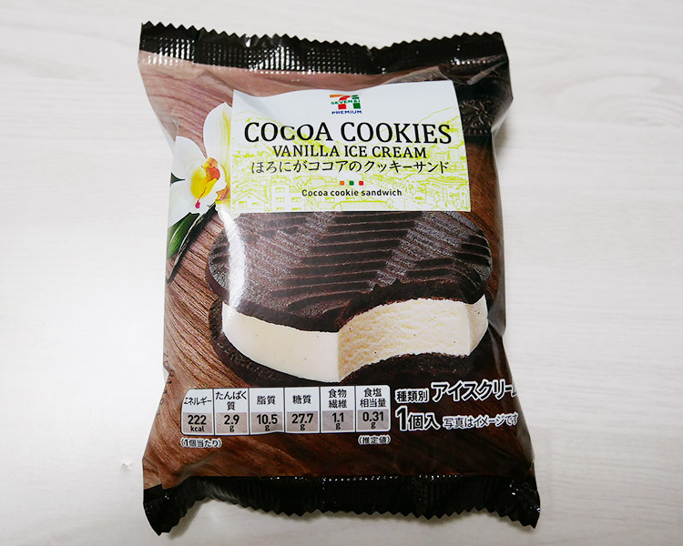ほろにがココアのクッキーサンド(181円)