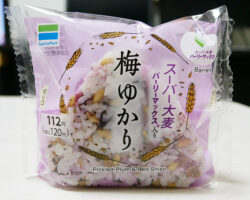 梅ゆかりおにぎり(120円)