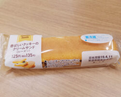 香ばしいクッキーのクリームサンド[レーズン](135円)