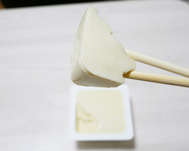 ローソン「濃い味の豆腐 150g×2(135円)」