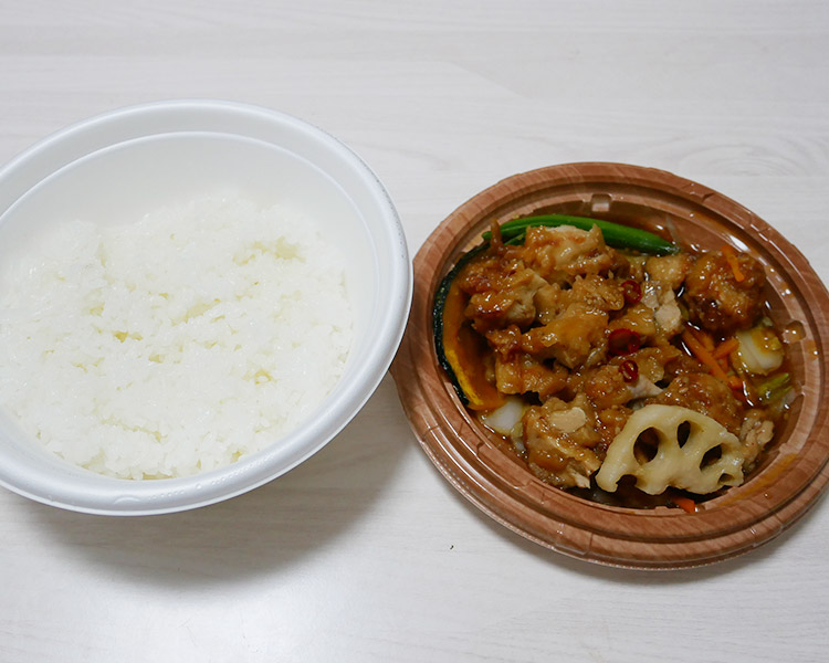 ファミリーマート「だし醤油が決めて！5種野菜と和風唐揚丼(498円)」