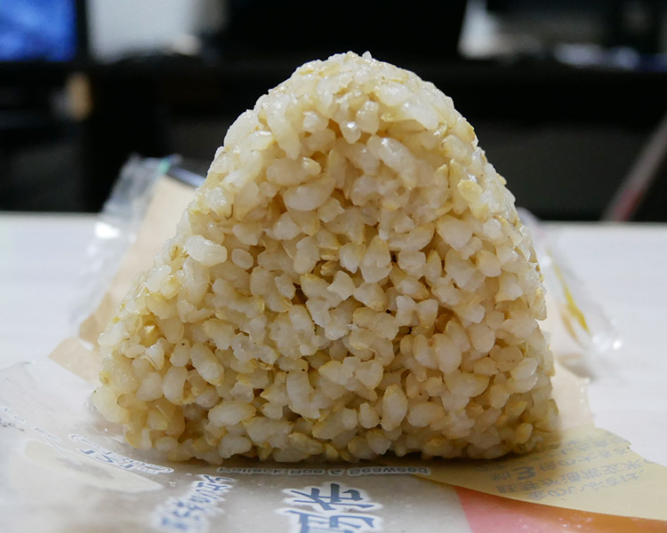 ファミリーマート「玄米おむすび たらこ昆布(130円)」