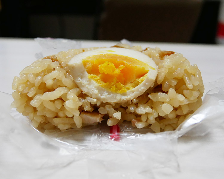 デイリーヤマザキ「おにぎり 煮玉子醤油ラーメン風味(150円)」
