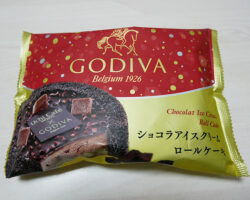 Uchi Café×GODIVA　ショコラアイスクリームロールケーキ(380円)
