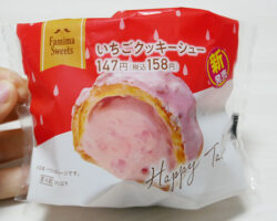 いちごクッキーシュー(158円)