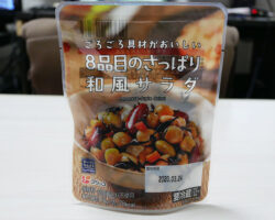 8品目のさっぱり和風サラダ(130円)