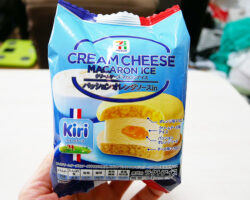 クリームチーズマカロンアイス(257円)