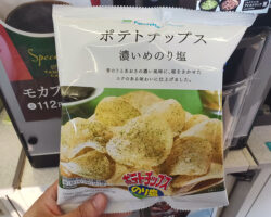 ポテトチップス濃いめのり塩(108円)
