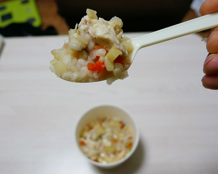 ローソン「もち麦プチプチ！蒸し鶏と野菜の鶏白湯スープ(330円)」