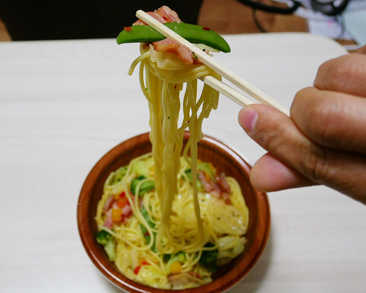 ファミリーマート「野菜と食べる レモン&ペッパーパスタ(460円)」