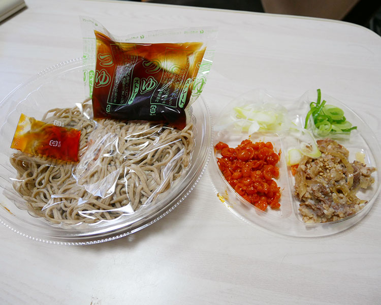 デイリーヤマザキ「冷しラー油肉蕎麦(453円)」