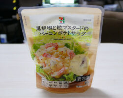 黒胡椒と粒マスタードのベーコンポテトサラダ(149円)