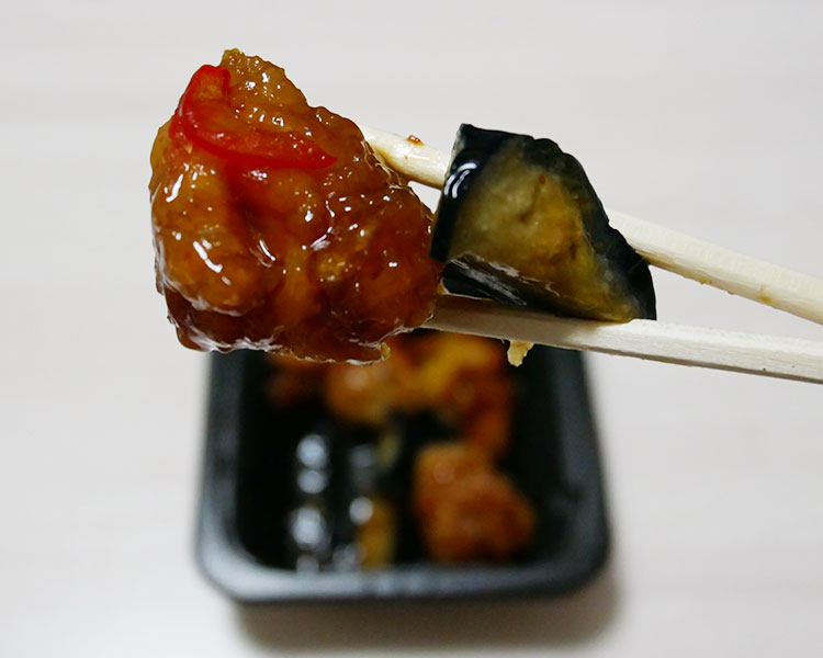 セブンイレブン「鶏唐揚げと夏野菜の甘辛ソース(378円)」