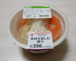具材を楽しむ豚汁(321円)
