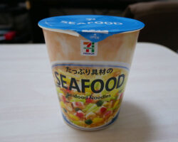 シーフードヌードル(138円)