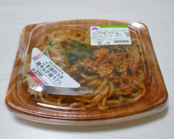 ごま油のコク豚キムチ焼うどん(399円)