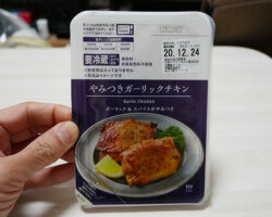 やみつきガーリックチキン(359円)