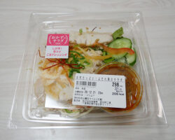 お肉たっぷり!よだれ鶏のサラダ(321円)
