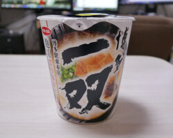 博多一双 泡系濃厚豚骨ラーメン(228円)