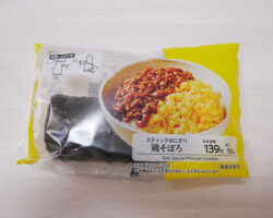 スティックおにぎり 鶏そぼろ(150円)
