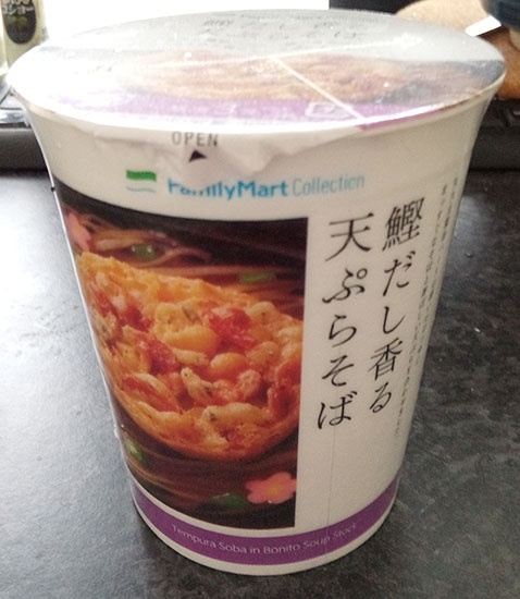 鰹だし香る天ぷらそば(142円)