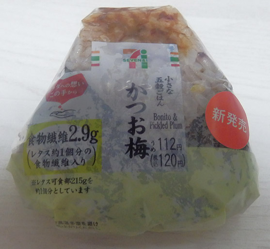 小さな五穀ごはんおむすびかつお梅(120円)